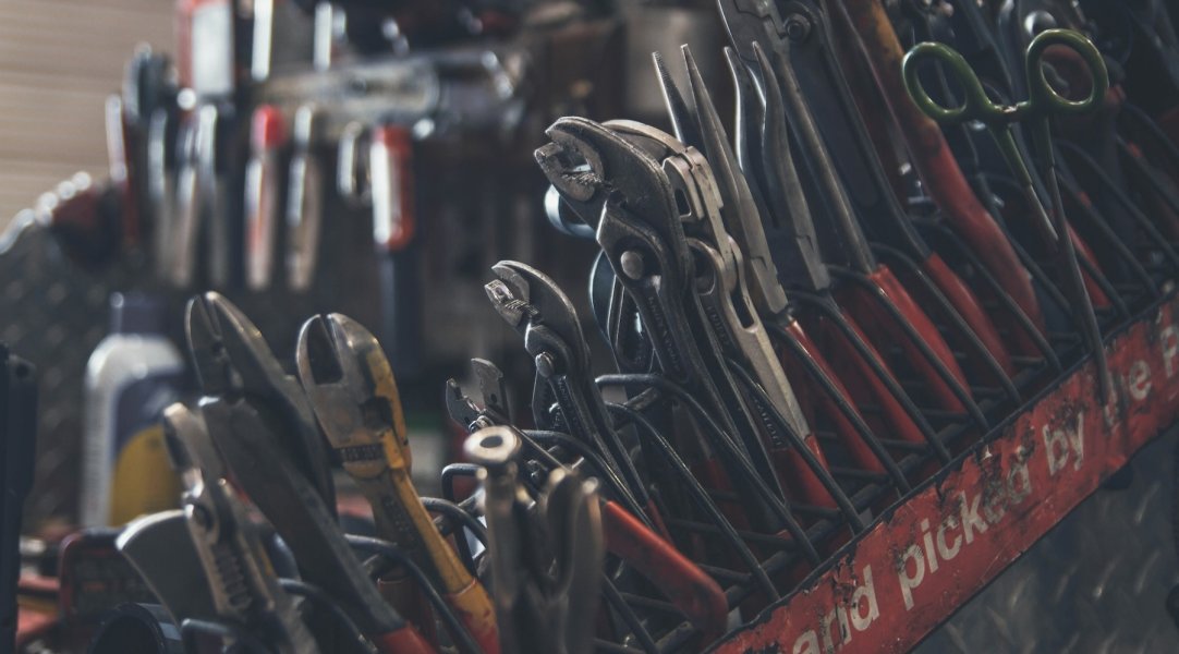 class="post-hero-img" itemprop="image"